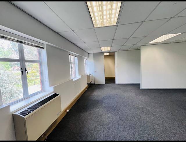 890M² OFFICE FOR SALE IN WATERFORD ESTATES